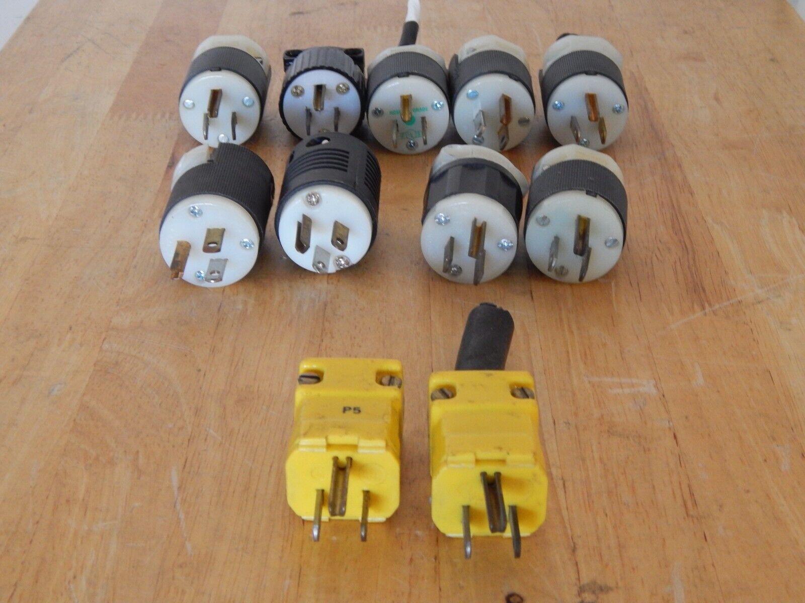 Locking Connector Plugs Twist Lock 15A 125V, Lot of 11 Locking Connector Plugs Twist Lock 15A 125V, Lot of 11